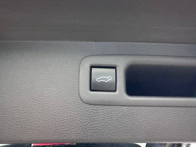 Used 2023 Toyota Highlander XLE AWD/4WD image 16