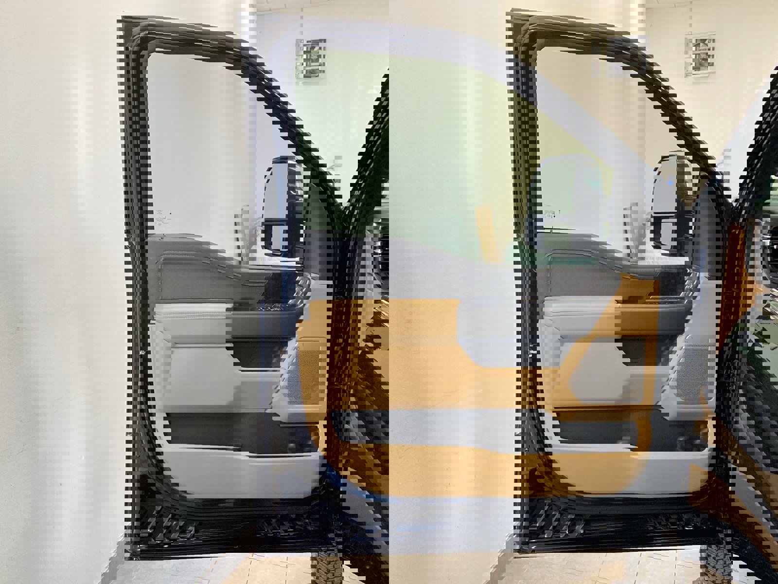 Certified 2025 Ford F350 Lariat w/ Lariat Ultimate Package image 15