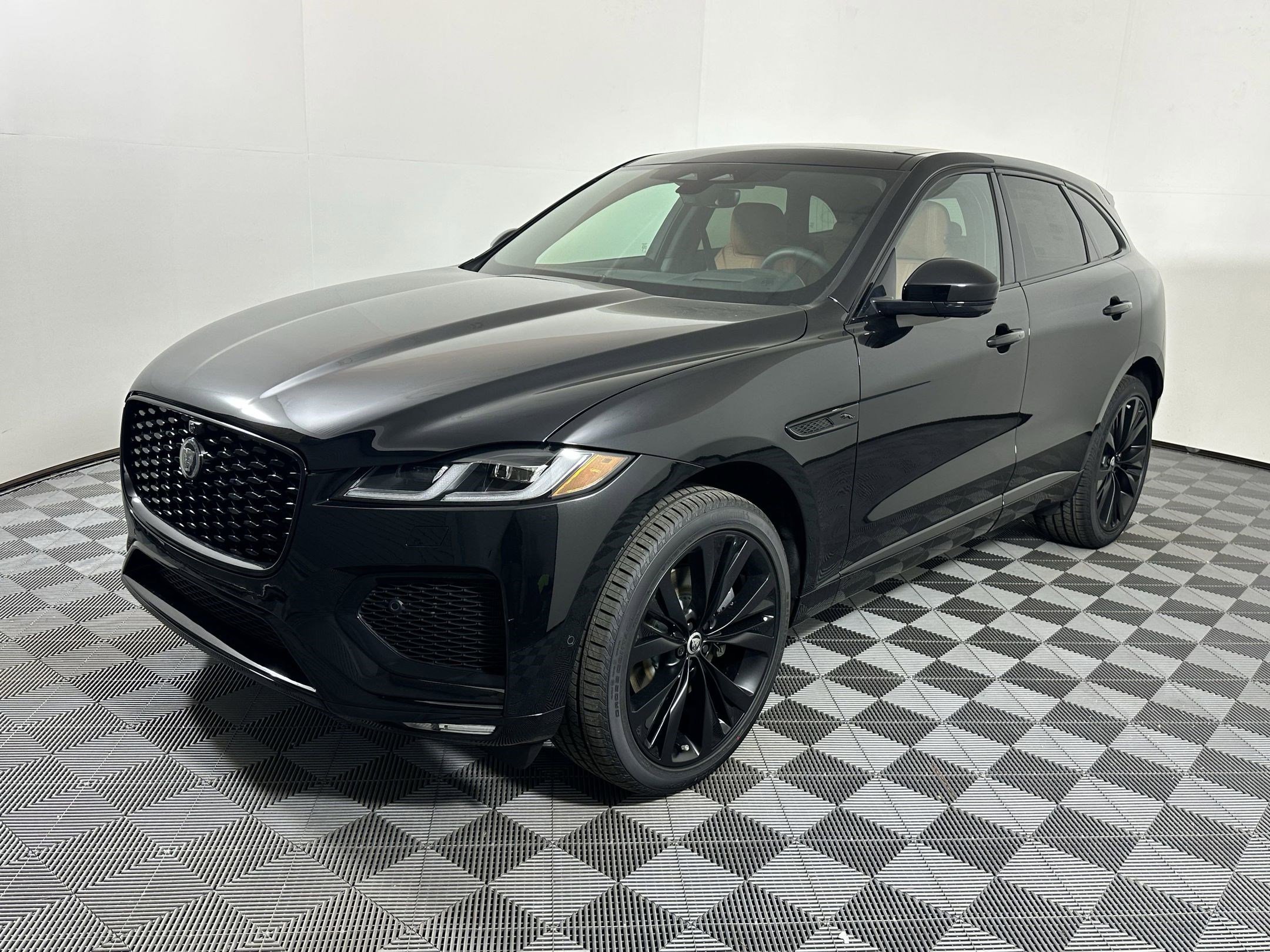 Used 2026 Jaguar F-PACE R-Dynamic S image 1