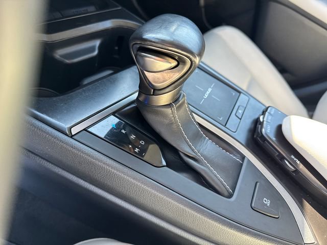Used 2019 Lexus UX 200 w/ Premium Package FWD image 23