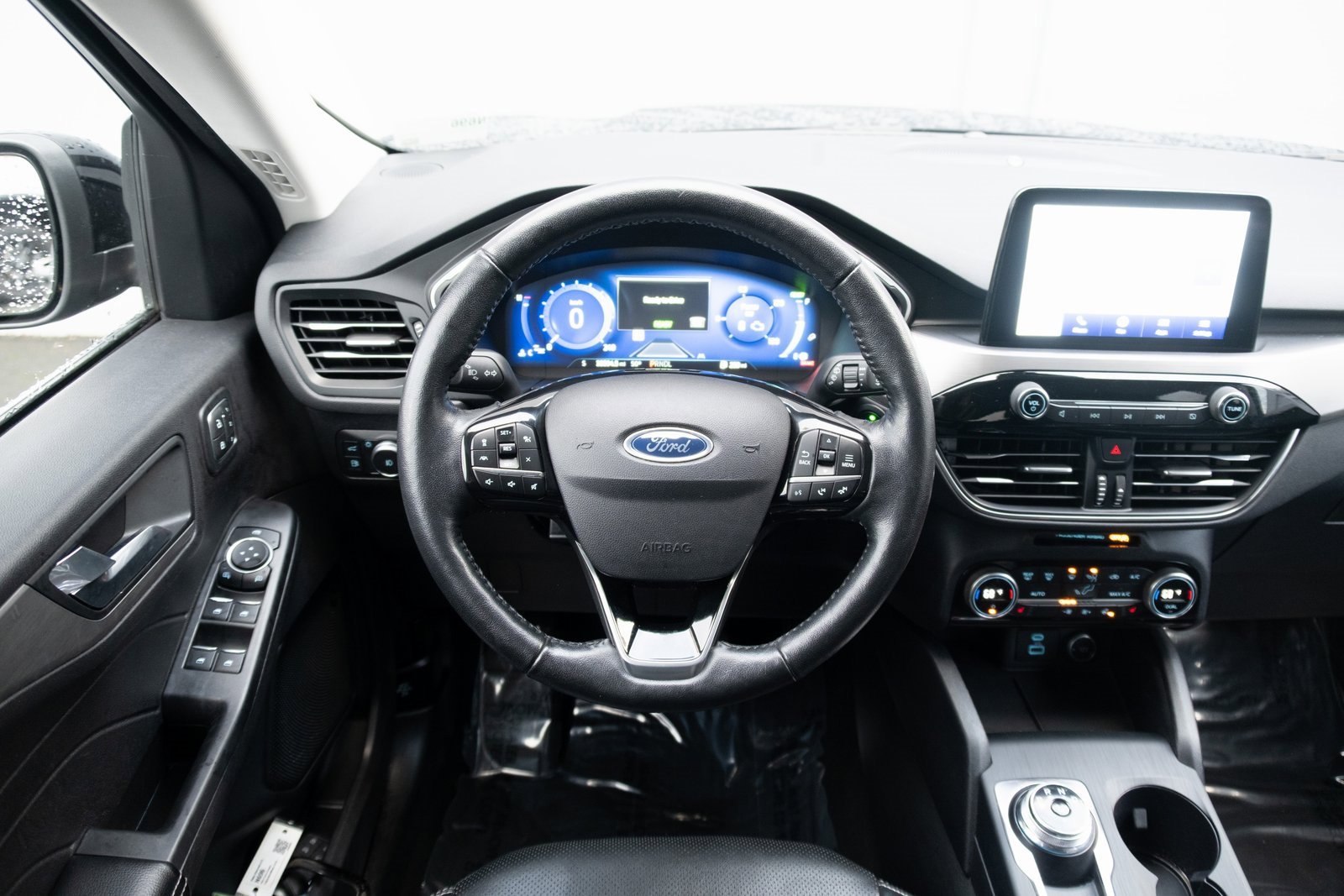 Used 2021 Ford Escape Titanium image 2