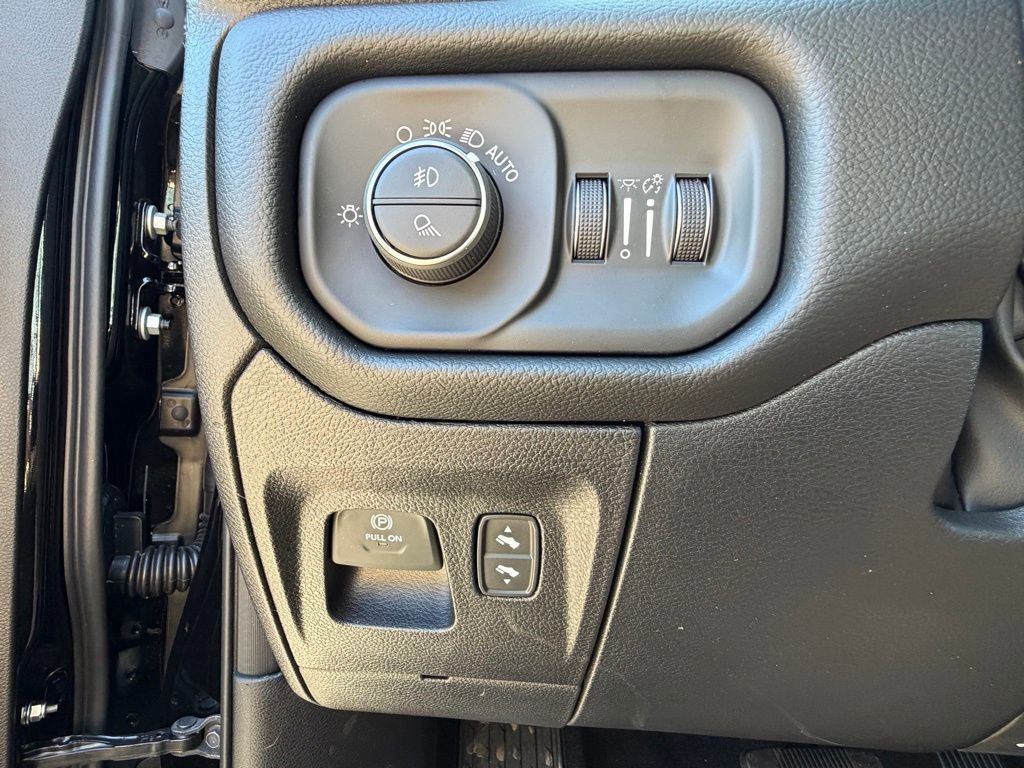 New 2026 RAM 1500 4x4 Crew Cab image 24
