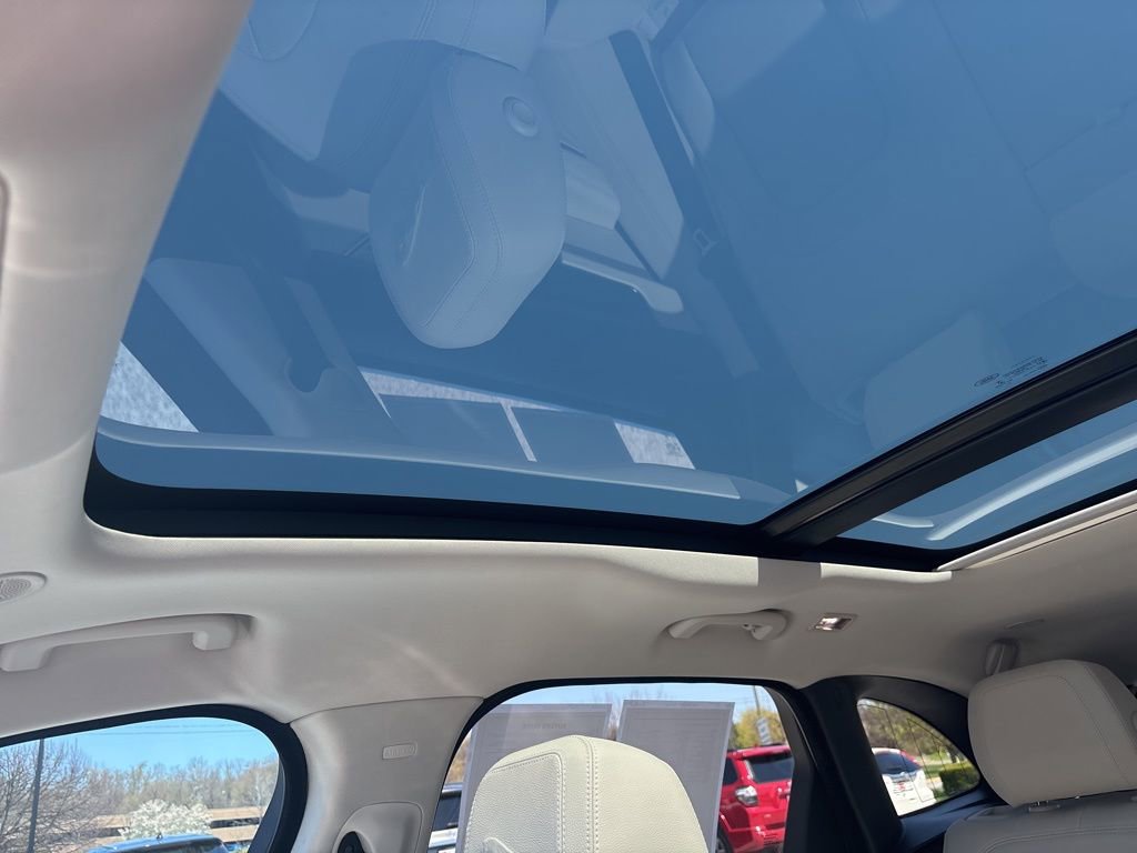 Used 2022 Jaguar F-PACE S image 23