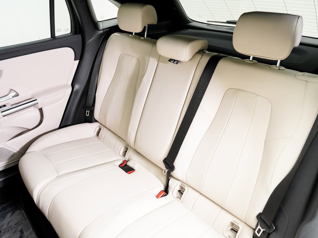 Used 2025 Mercedes-Benz GLA 250 4MATIC image 23