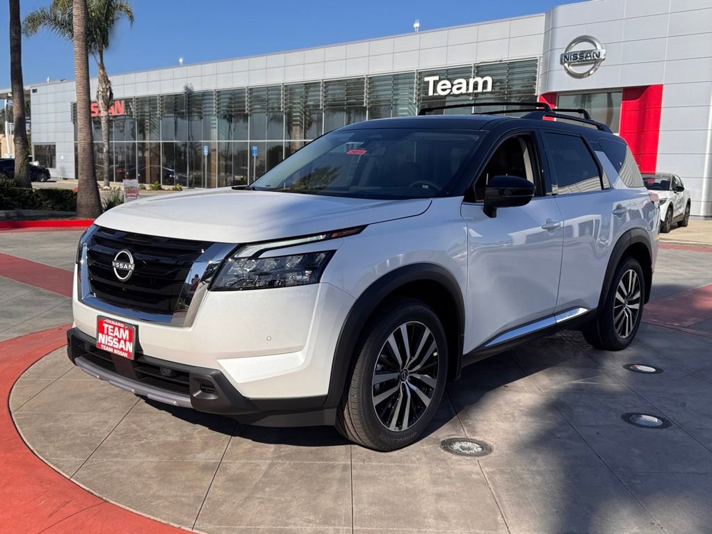 New 2025 Nissan Pathfinder Platinum image 4