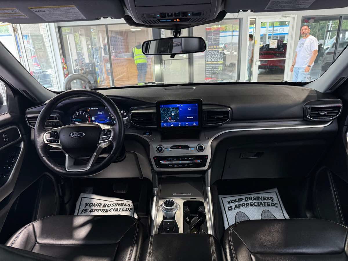 Used 2023 Ford Explorer XLT w/ Equipment Group 202A AWD/4WD image 28
