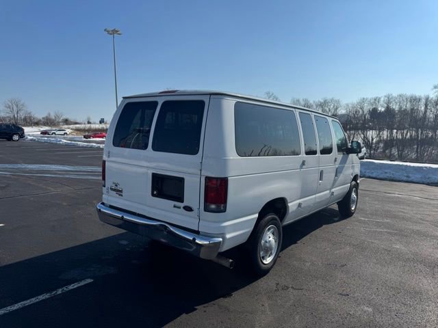 Used 2011 Ford E-350 and Econoline 350 XLT image 3