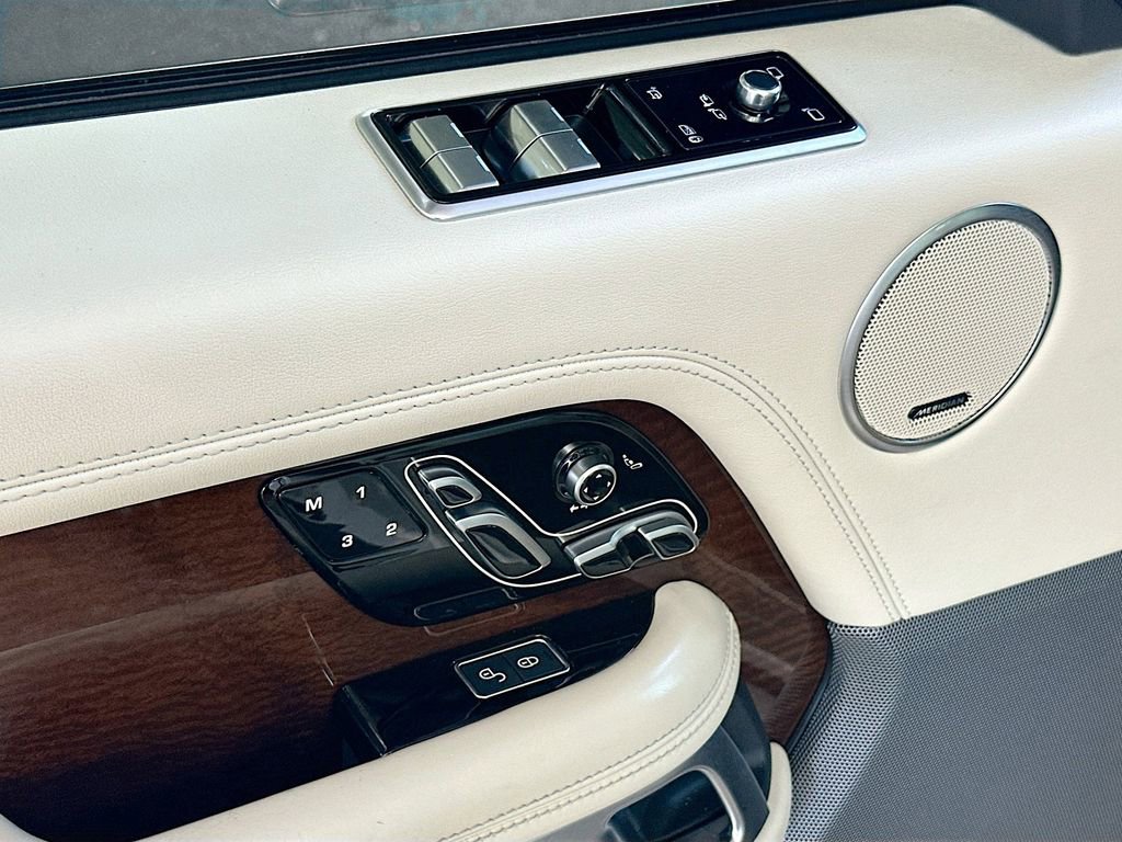 Used 2020 Land Rover Range Rover HSE image 17