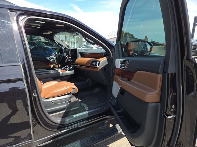 Used 2024 Lincoln Navigator L Reserve w/ Equipment Group 201A AWD/4WD image 16