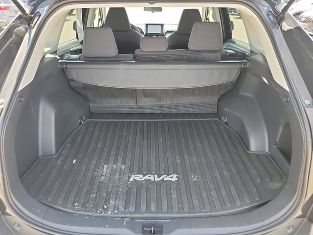 Used 2025 Toyota RAV4 LE AWD/4WD image 10