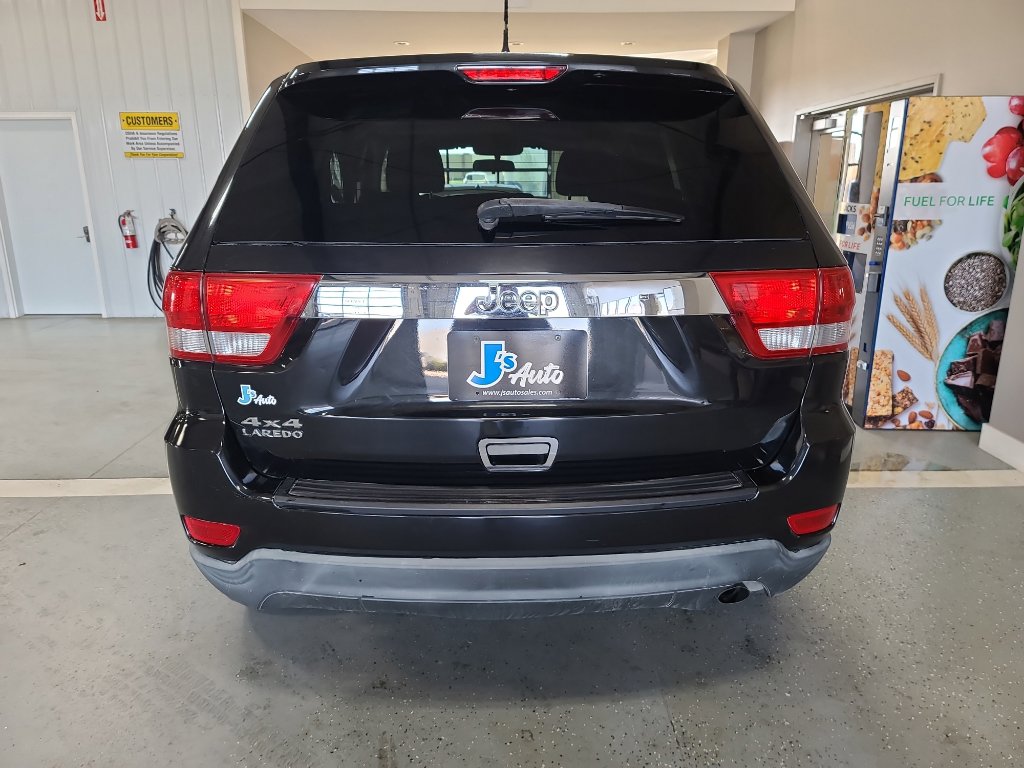 Used 2012 Jeep Grand Cherokee Laredo w/ Laredo E Group AWD/4WD image 6
