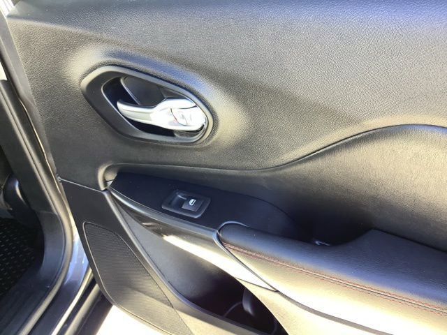 Used 2020 Jeep Cherokee Trailhawk w/ Cold Weather Group image 19