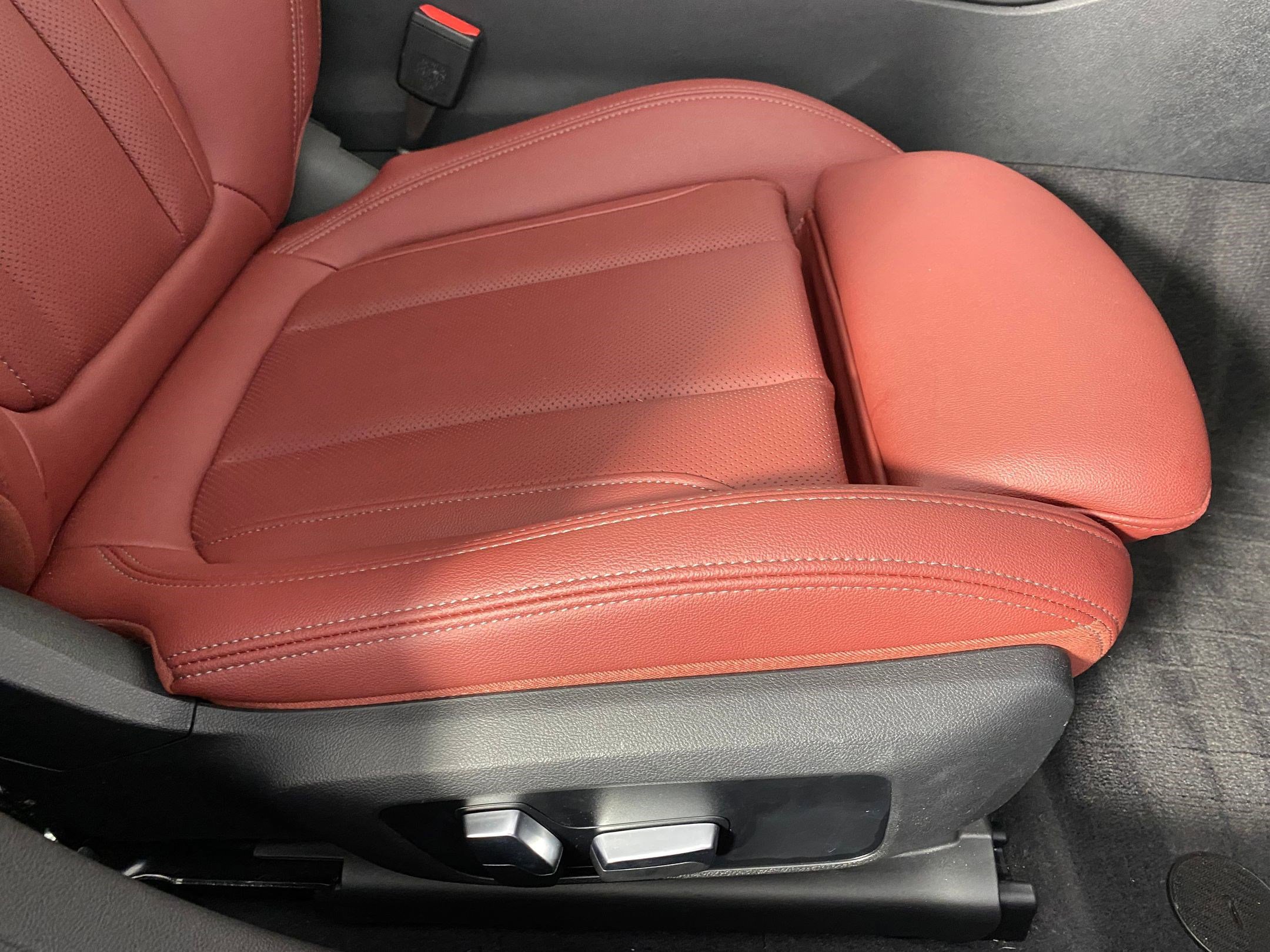 Used 2023 BMW 530i w/ Executive Package image 32