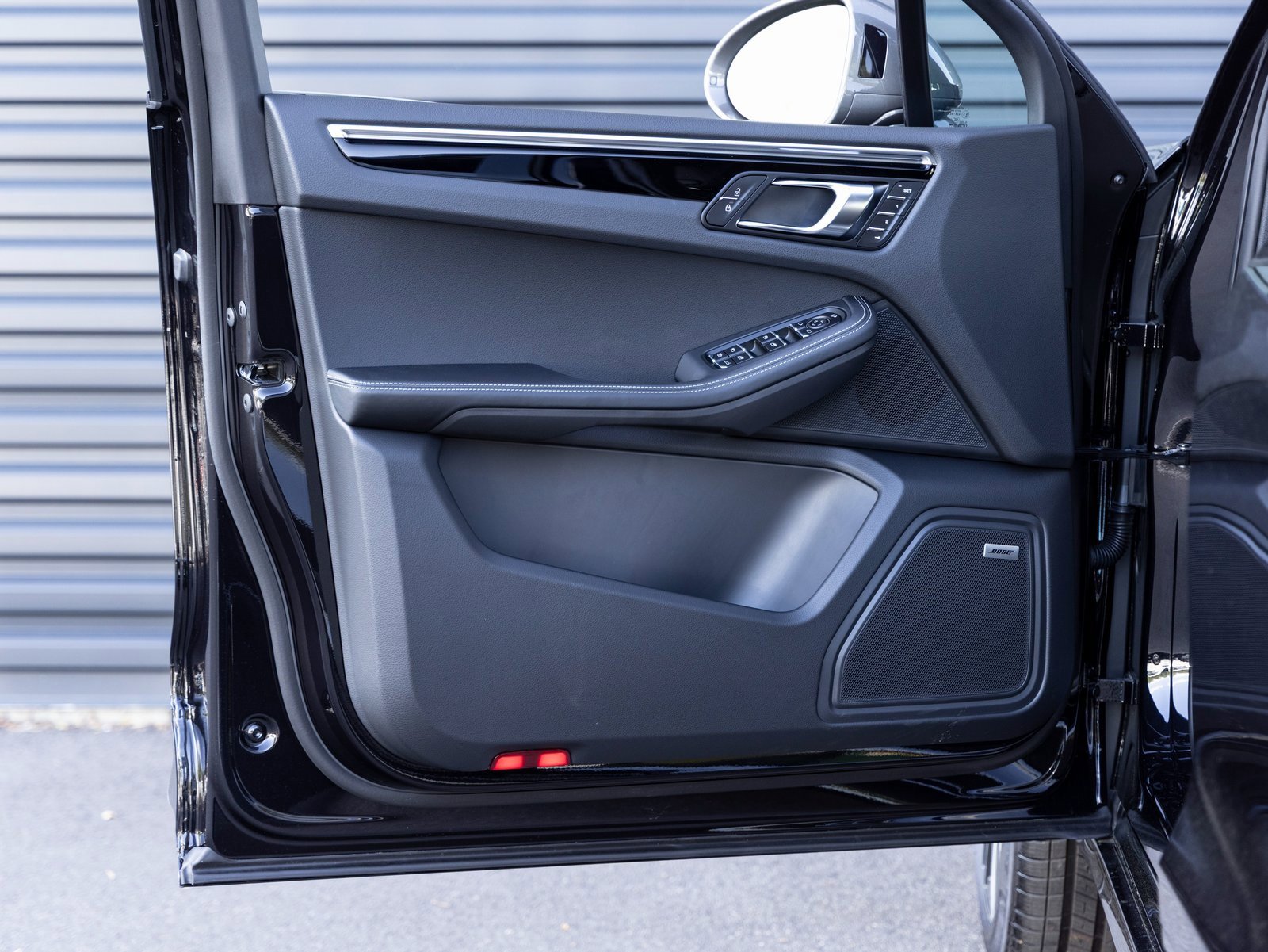 Used 2025 Porsche Macan Turbo image 21