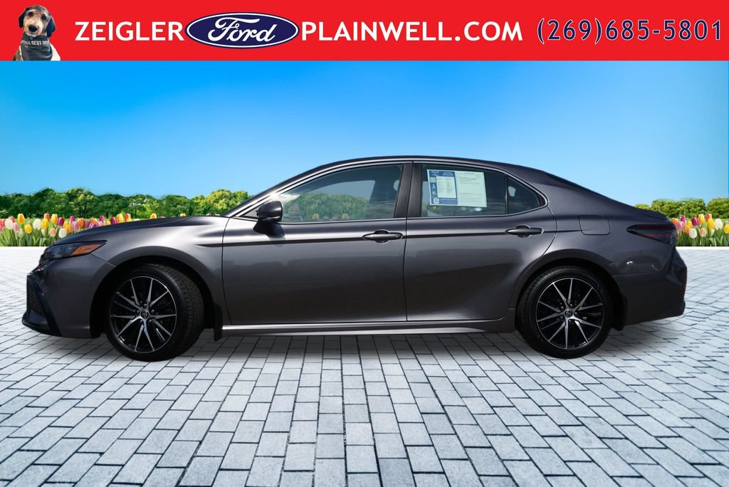 Used 2022 Toyota Camry SE w/ Cold Weather Package AWD/4WD image 2