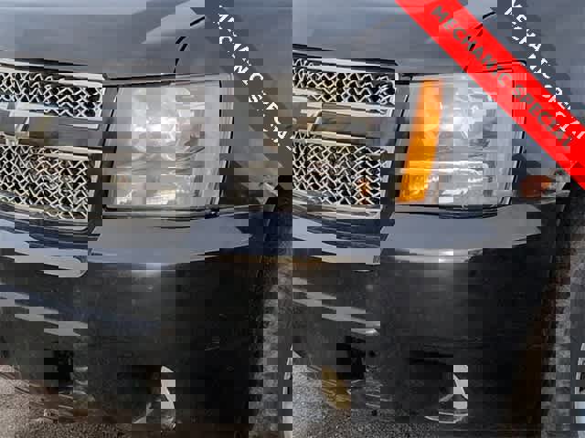 Used 2013 Chevrolet Avalanche LTZ image 11