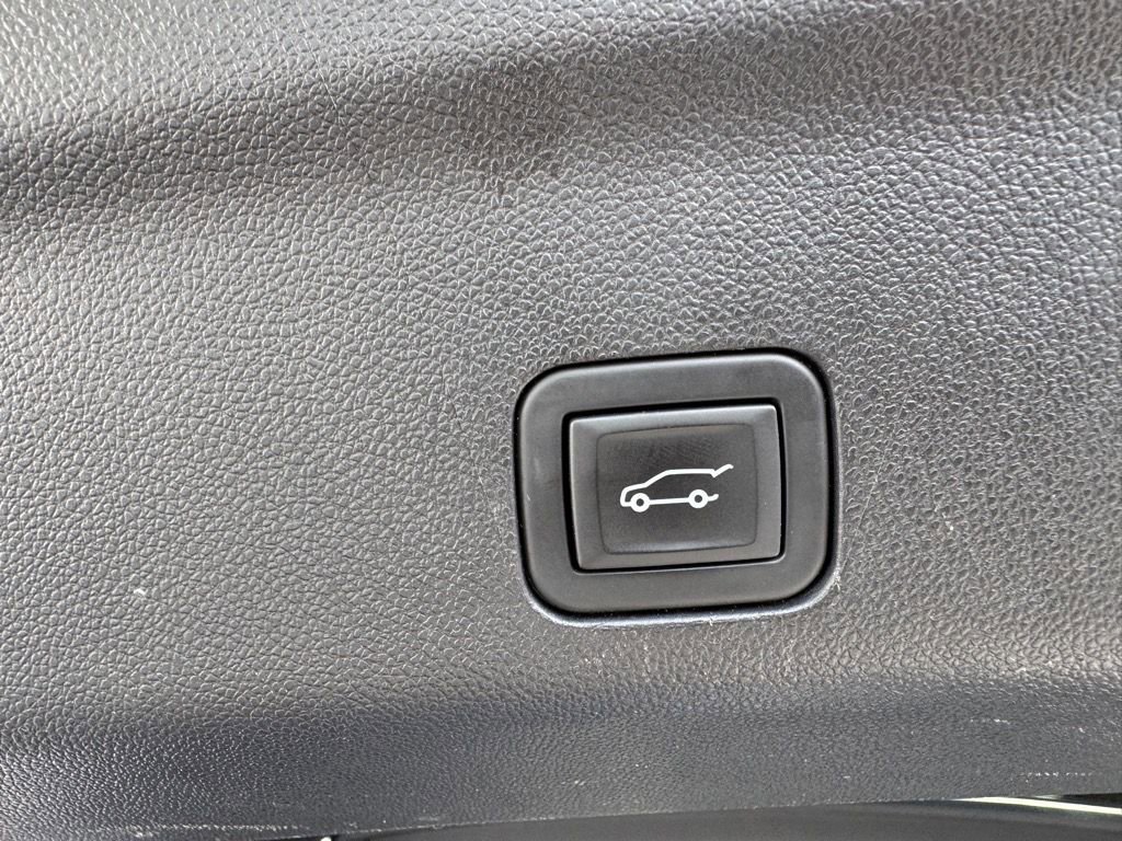 Used 2024 Chevrolet Suburban Premier image 11