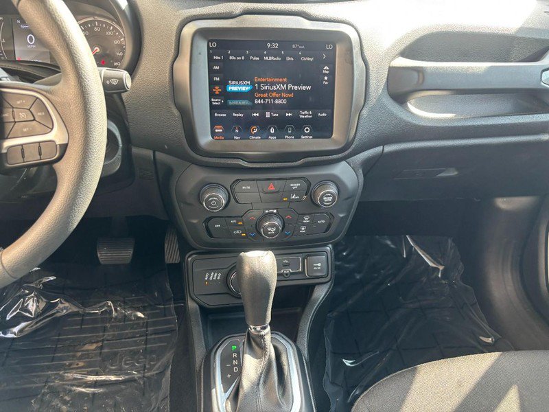 Used 2023 Jeep Renegade Latitude AWD/4WD image 17