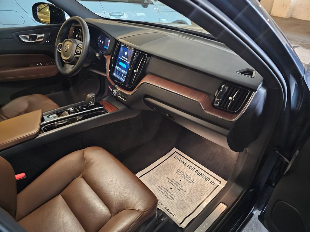 Certified 2024 Volvo XC60 B5 Plus w/ Climate Package AWD/4WD image 10
