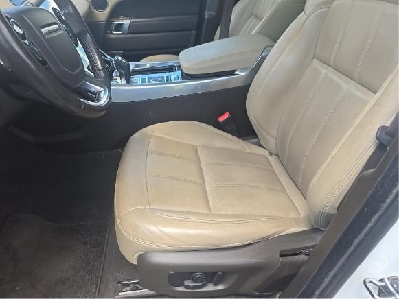 Used 2019 Land Rover Range Rover Sport SE AWD/4WD image 4