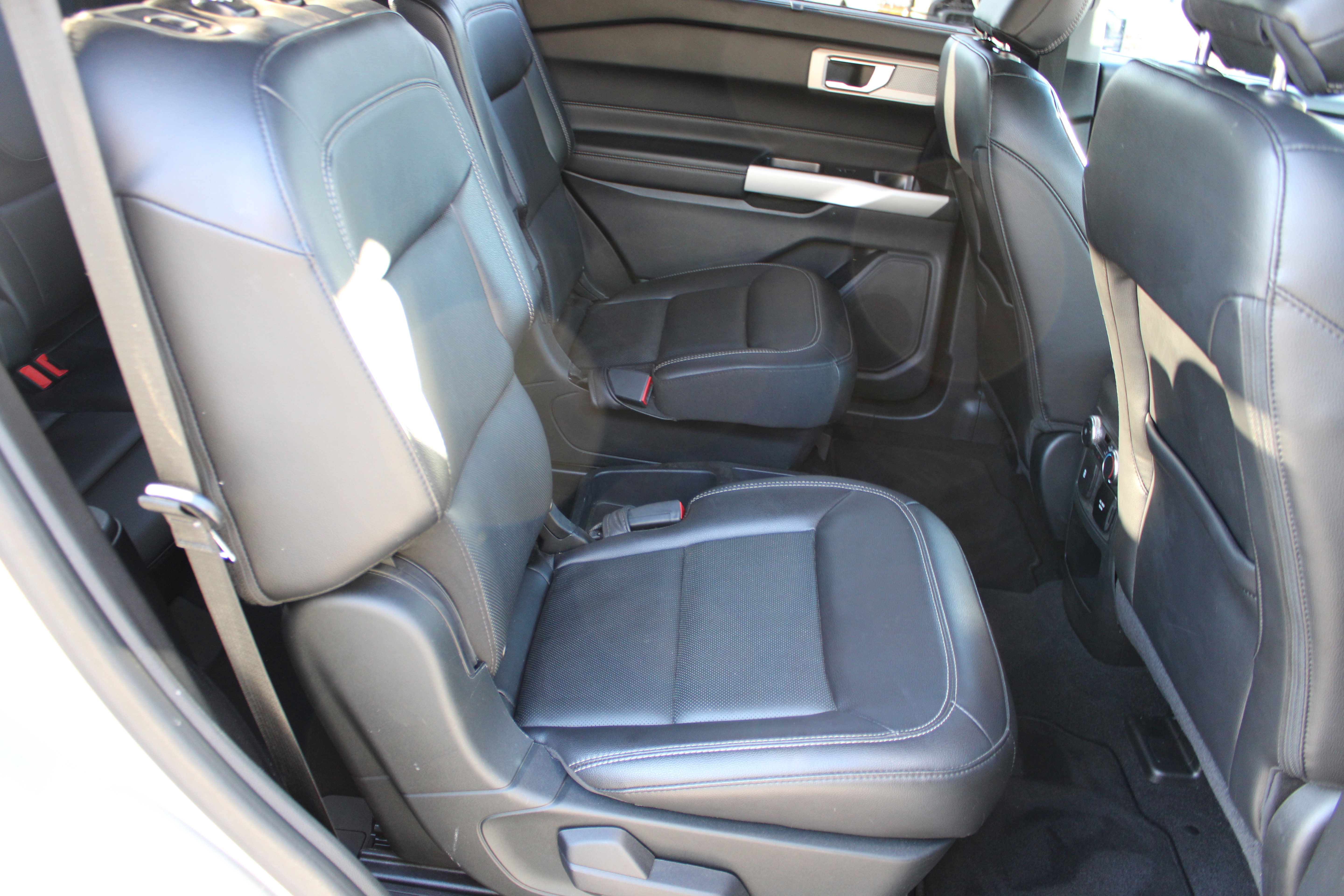 Used 2021 Ford Explorer Limited w/ Equipment Group 301A image 16