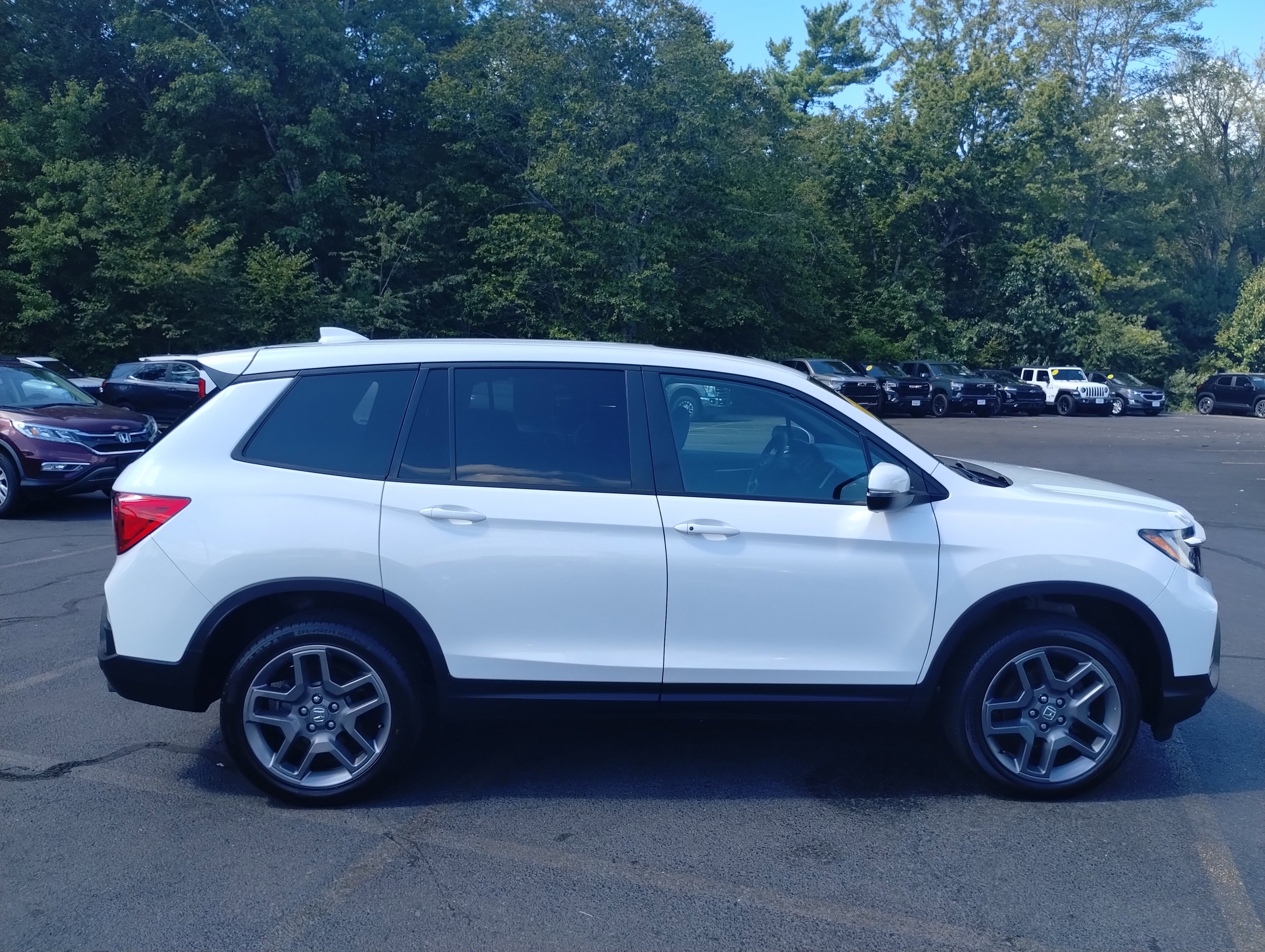 Used 2022 Honda Passport EX-L image 2