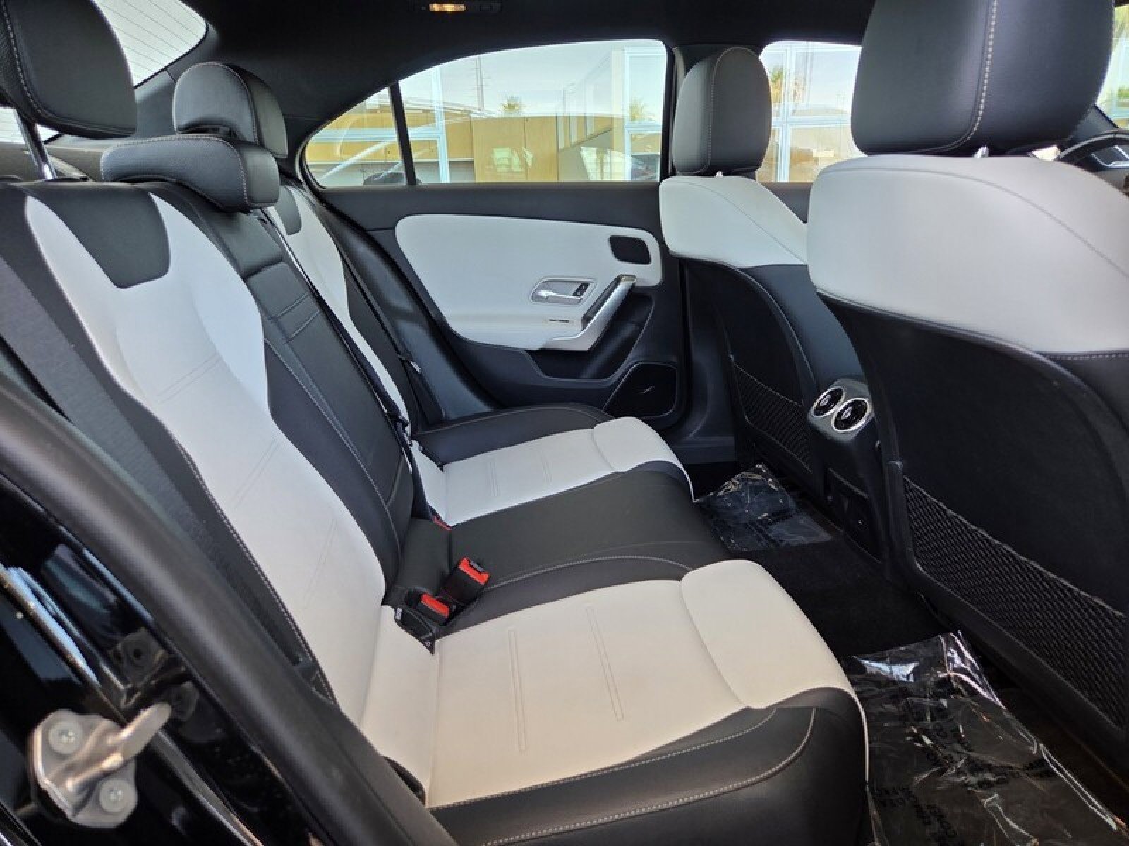 Certified 2021 Mercedes-Benz A 35 AMG 4MATIC image 17