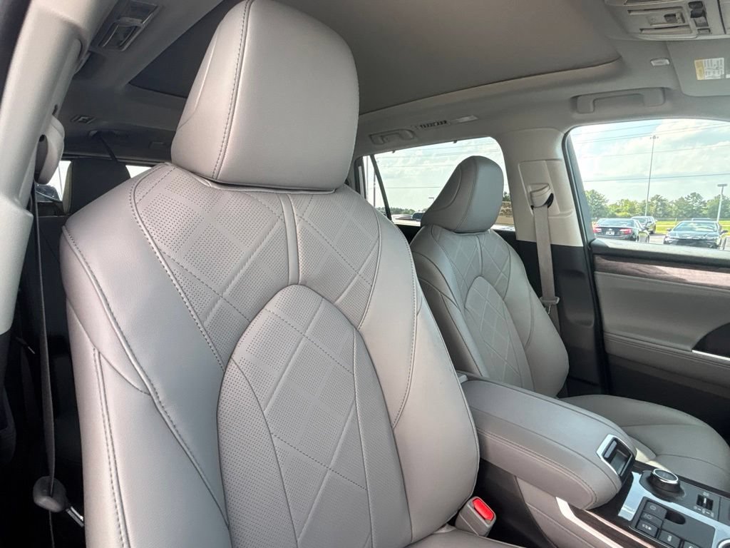 New 2026 Toyota Highlander Platinum AWD/4WD image 20
