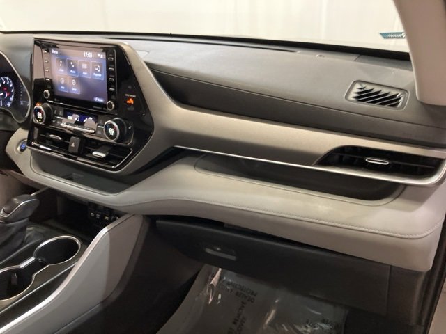 Used 2020 Toyota Highlander XLE image 28