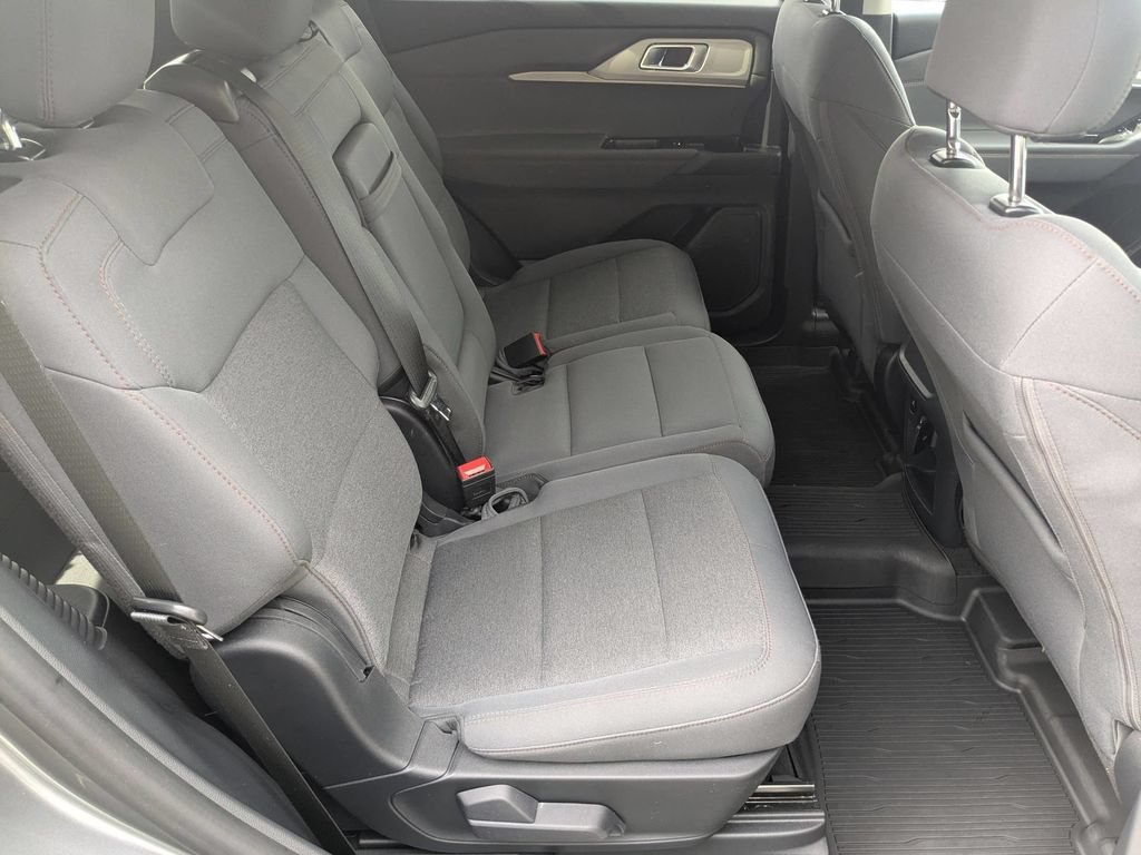 Used 2025 Ford Explorer Active AWD/4WD image 20