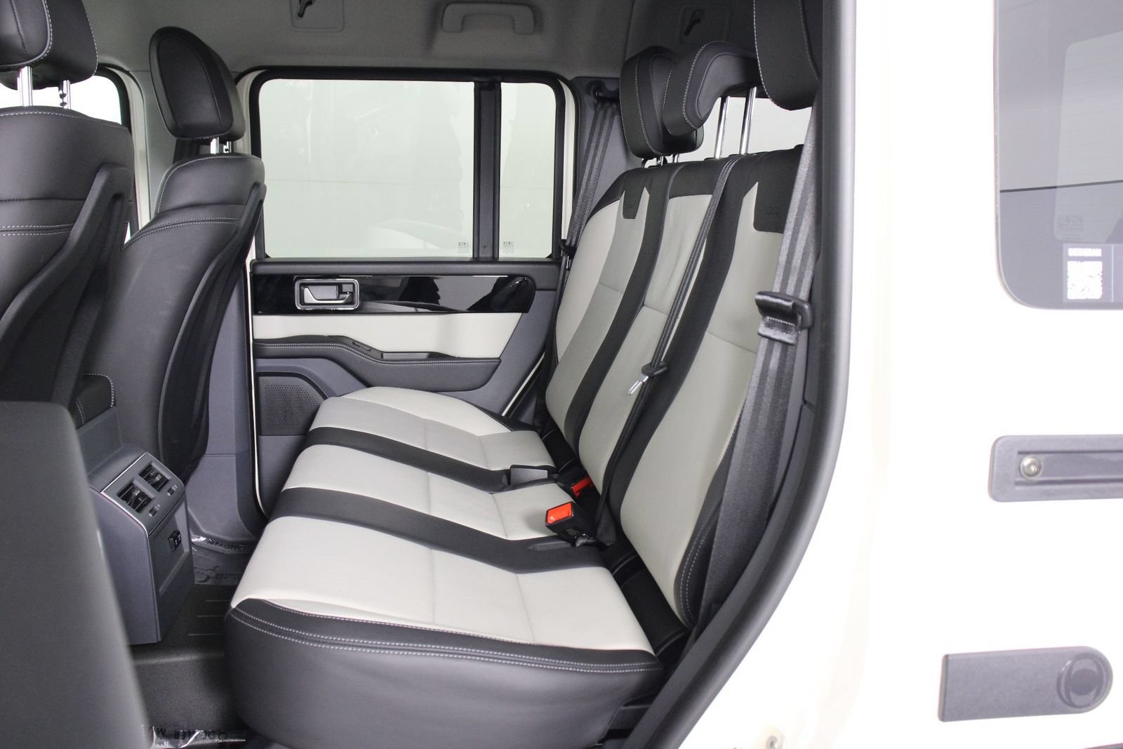 Used 2025 INEOS Grenadier AWD/4WD image 30