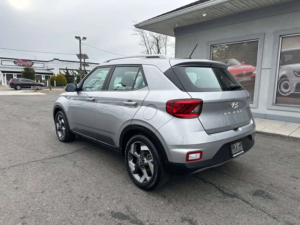 Used 2023 Hyundai Venue SEL w/ Cargo Package image 5