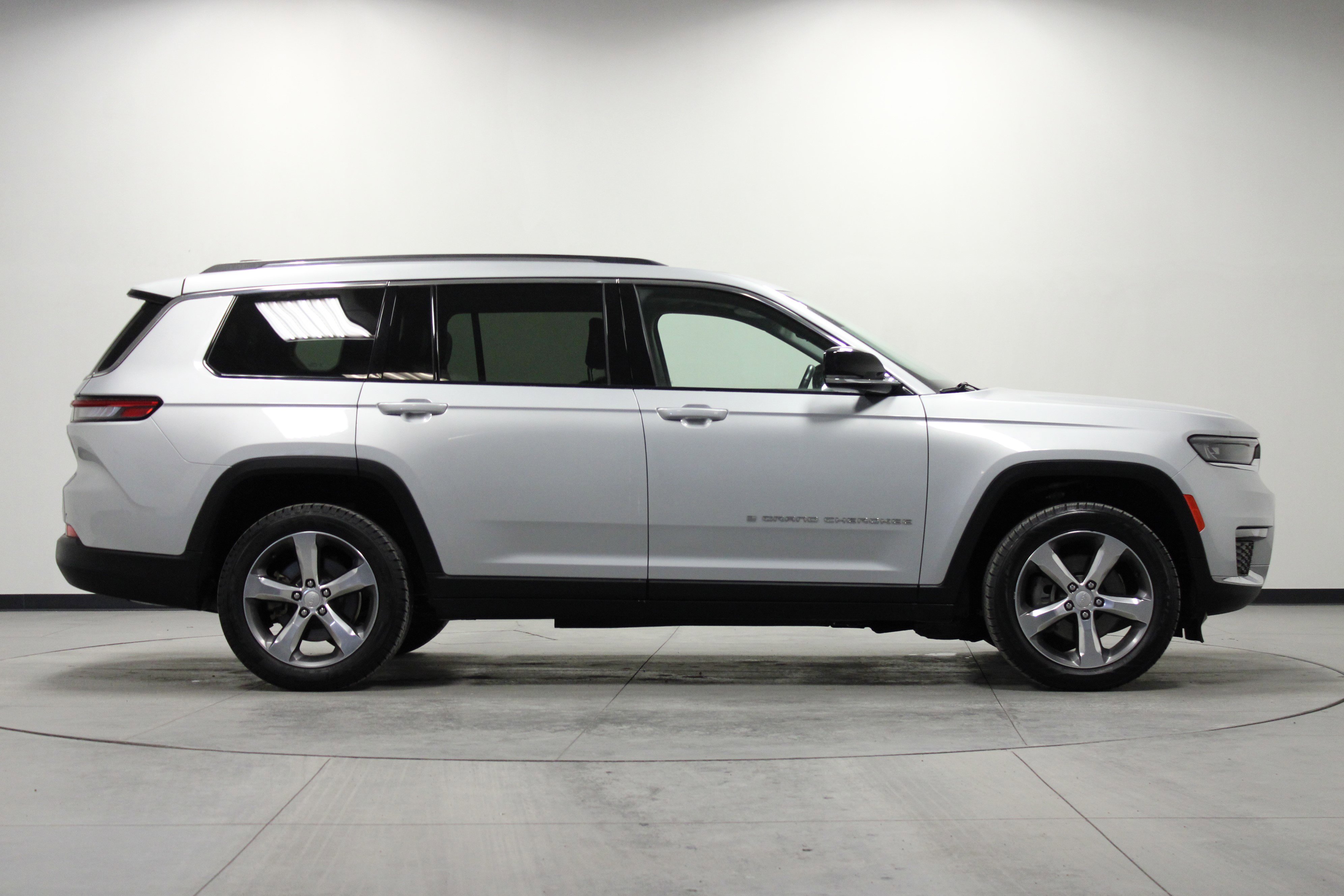 Used 2021 Jeep Grand Cherokee L Limited w/ Trailer Tow Group (B) image 3