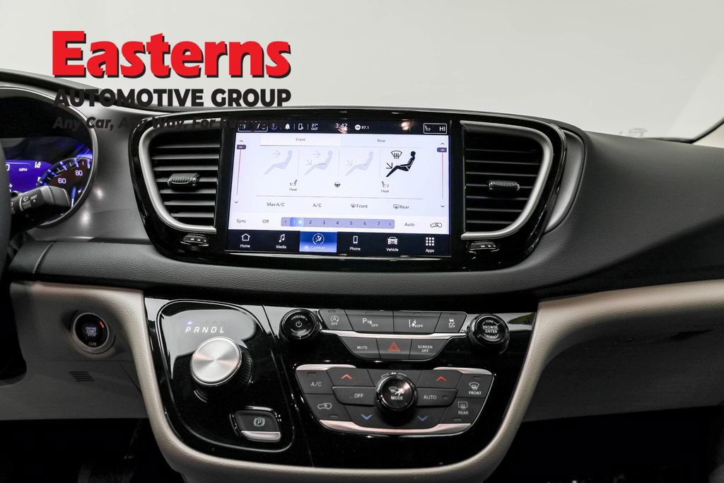 Used 2023 Chrysler Pacifica Touring-L image 12