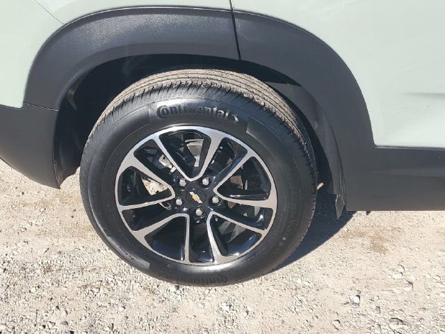 Used 2025 Chevrolet TrailBlazer LT w/ Convenience Package FWD image 5