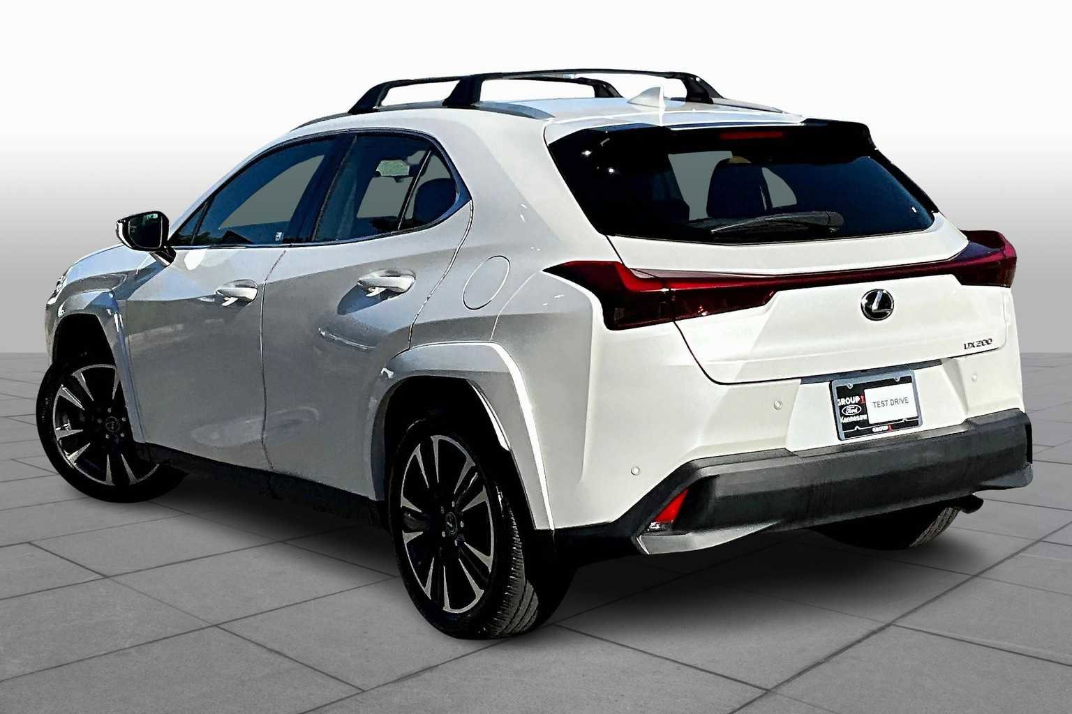 Used 2022 Lexus UX 200 w/ Premium Package image 11