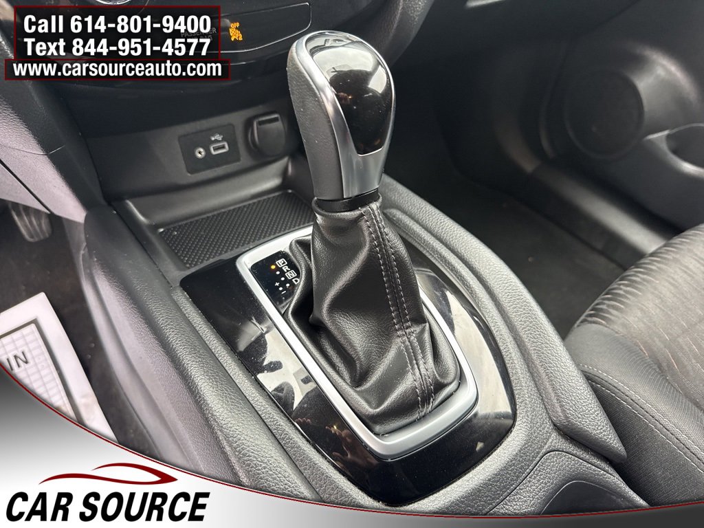 Used 2018 Nissan Rogue SV w/ Premium Package image 14