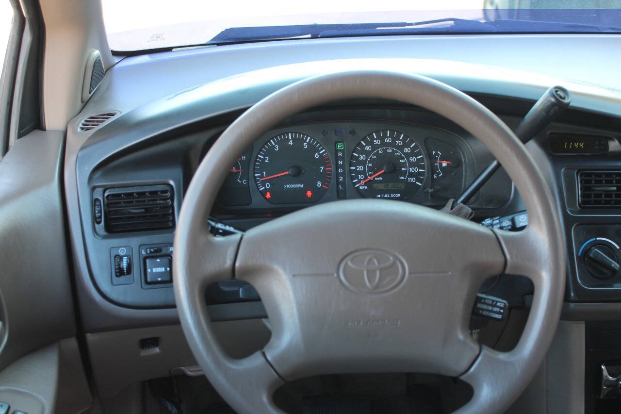 Used 1998 Toyota Sienna LE FWD image 36