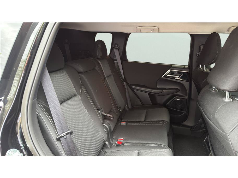 Used 2026 Mitsubishi Outlander ES FWD image 17
