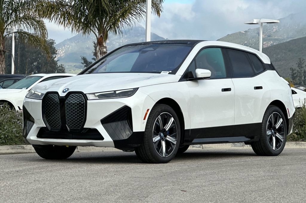 Used 2023 BMW iX xDrive50 w/ Sport Package image 7