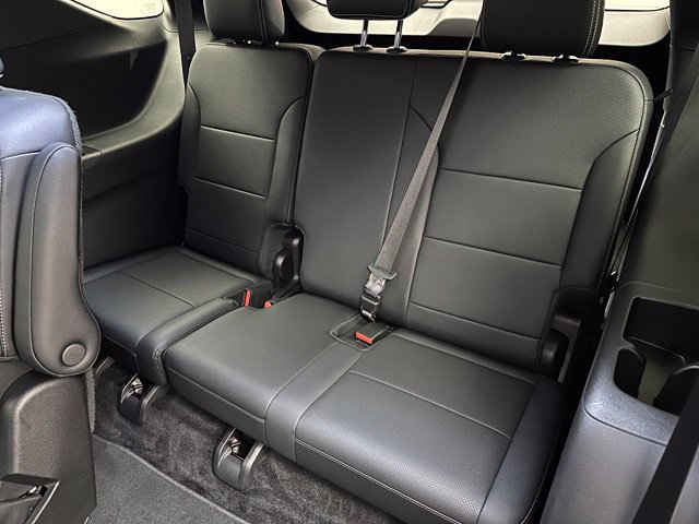 Used 2026 Chevrolet Traverse LT FWD image 19