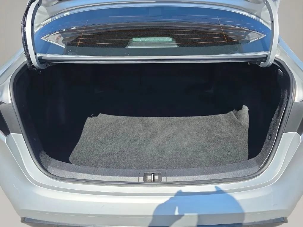 Used 2025 Toyota Corolla SE FWD image 46