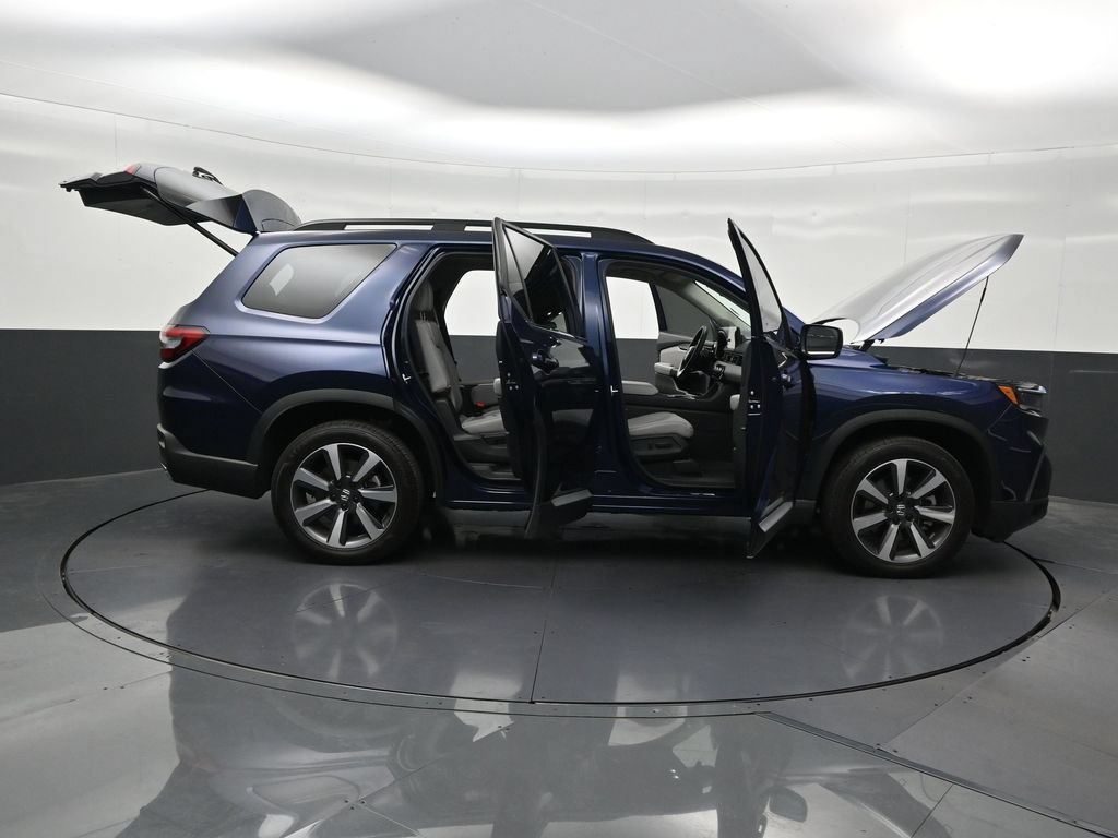 Used 2025 Honda Pilot Touring image 33
