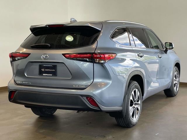 Used 2021 Toyota Highlander XLE AWD/4WD image 4