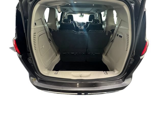 Used 2019 Chrysler Pacifica Limited w/ Tire & Wheel Group FWD image 13