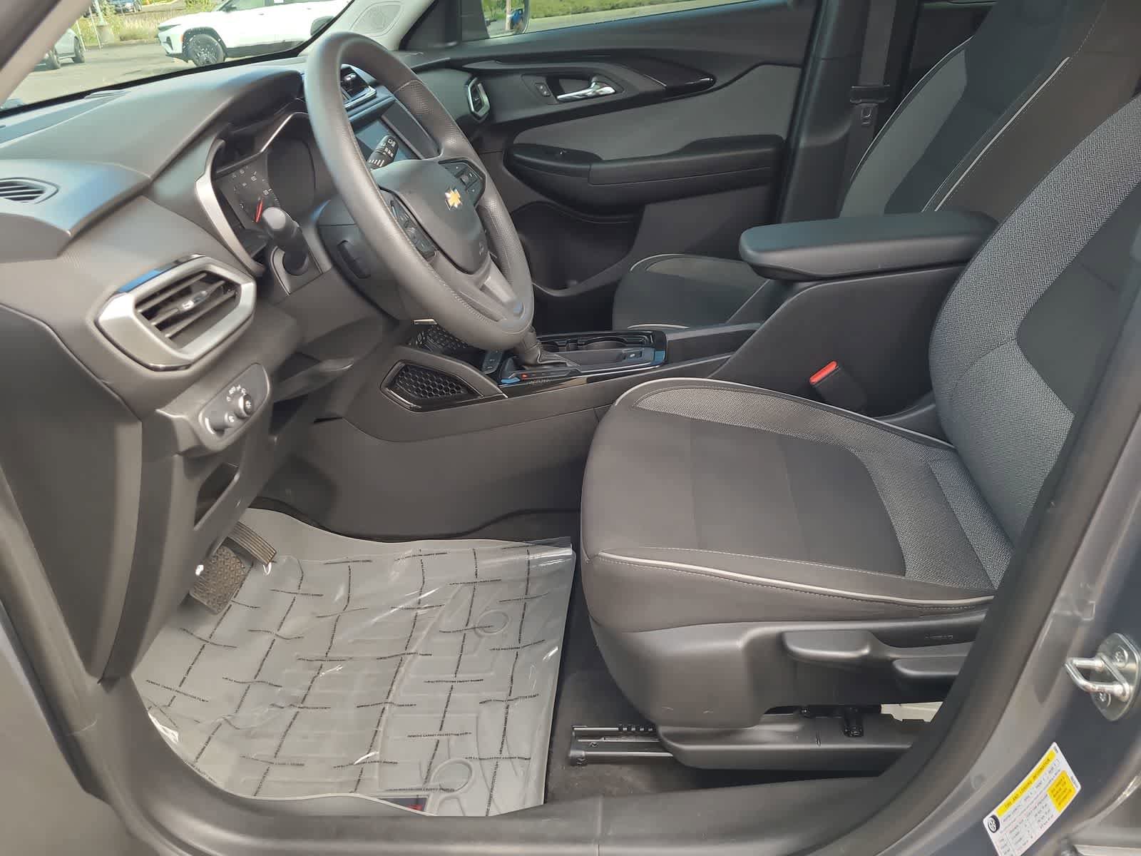 Used 2021 Chevrolet TrailBlazer LS FWD image 19