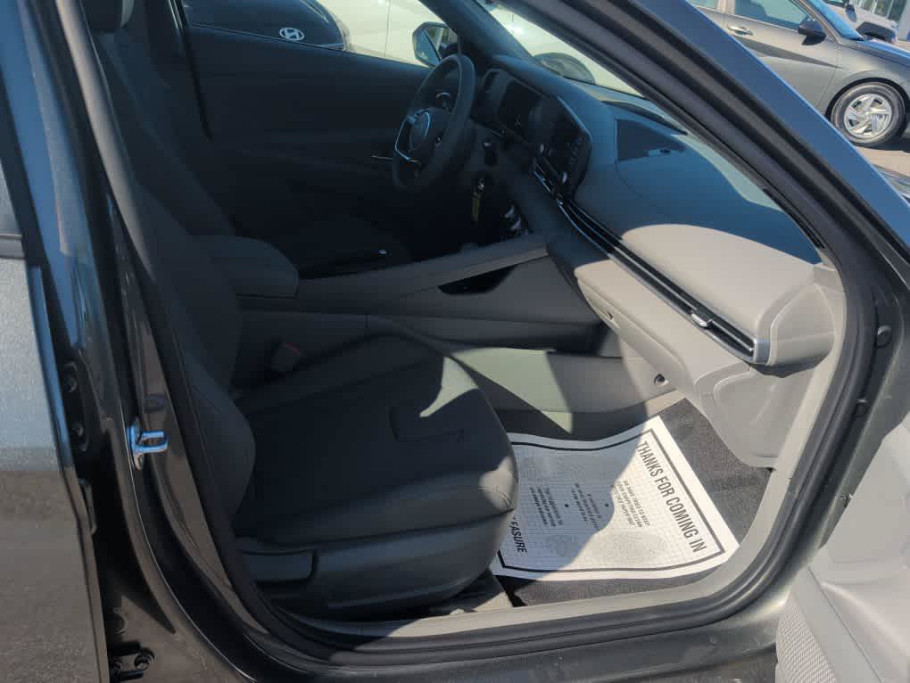 New 2026 Hyundai Elantra SE FWD image 25