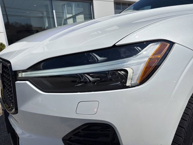 Used 2025 Volvo XC60 B5 Plus image 9
