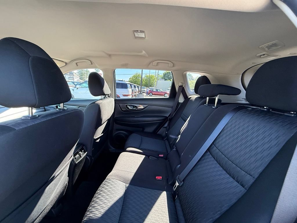 Used 2019 Nissan Rogue SV w/ Premium Package AWD/4WD image 17
