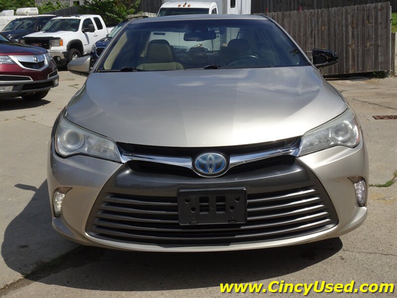 Used 2017 Toyota Camry XLE w/ Moonroof Package FWD image 2